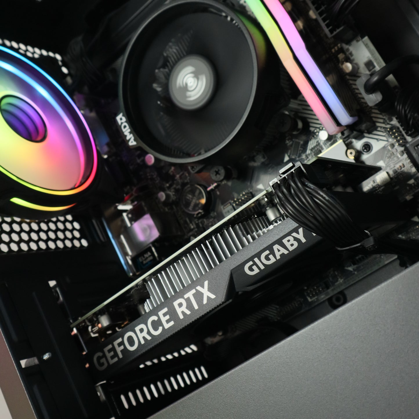 ELECTRO WAVE - Ryzen 5 5600 / 16GB RAM / RTX 5060