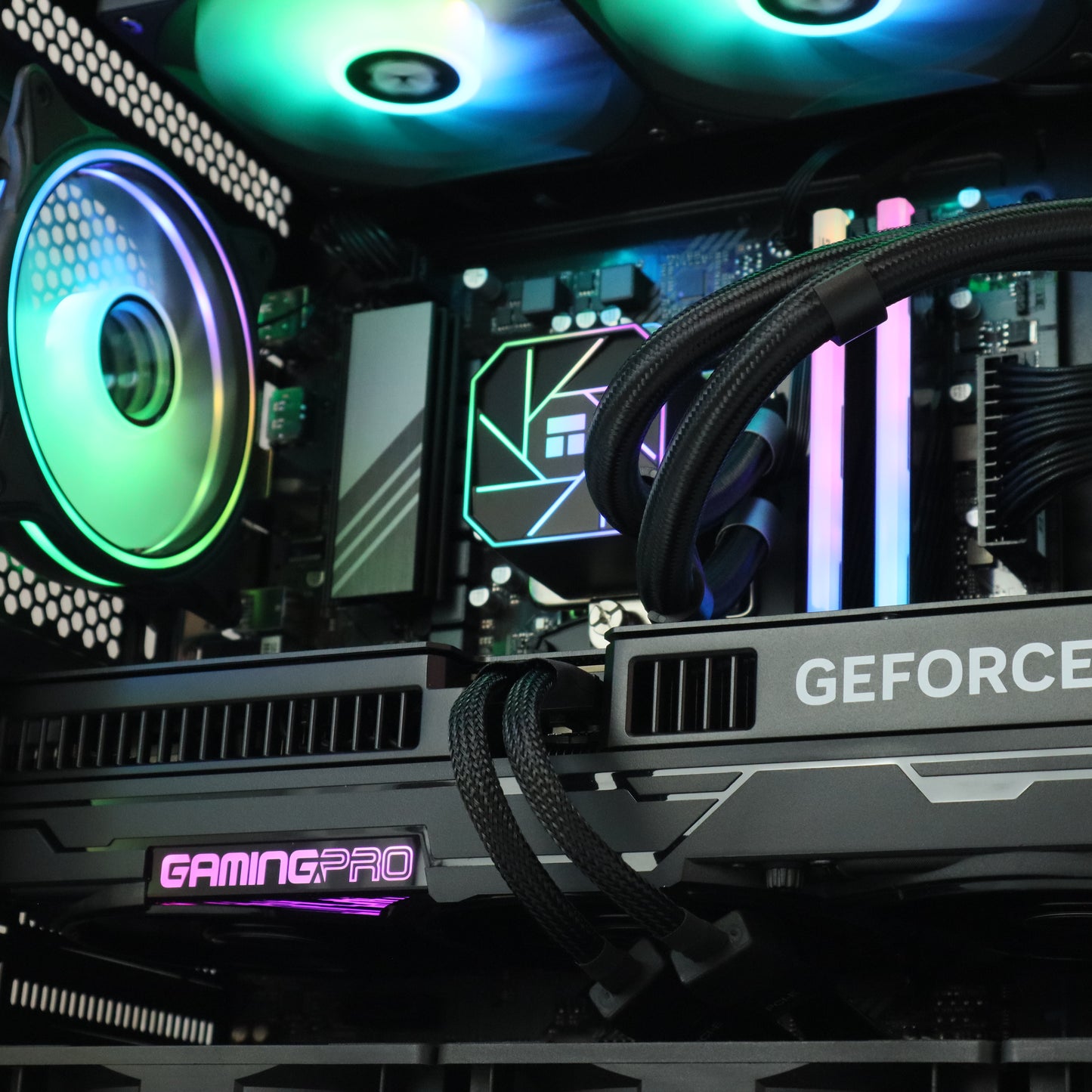 ELECTRO - STREAM - Ryzen 7 7700 / 32GB RAM / RTX 5070