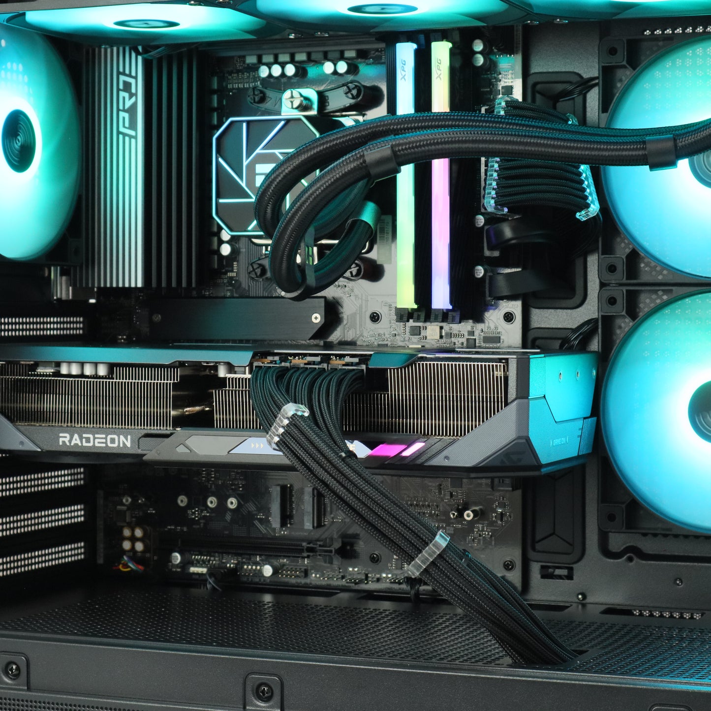 ELECTRO - ATHERIS - RYZEN 7 7700 / 32GB RAM / RX 9070 XT