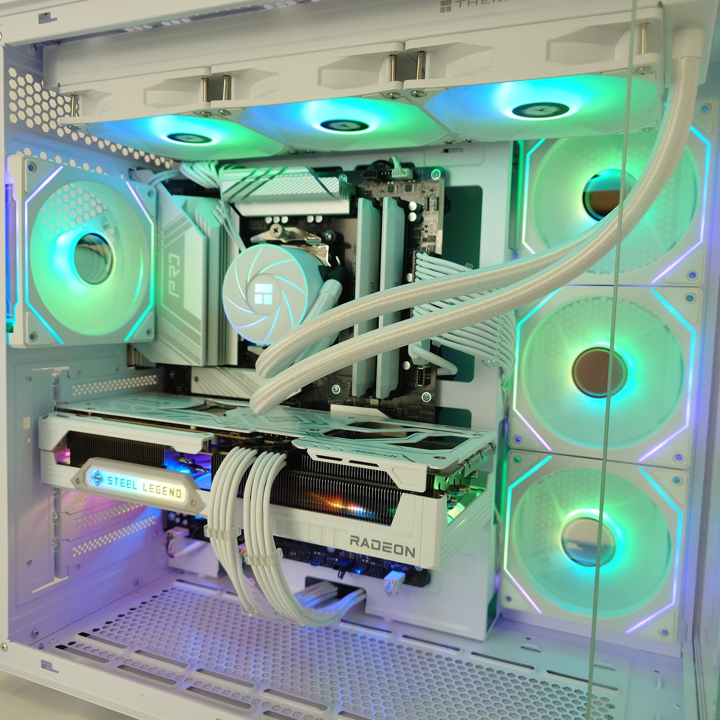 ELECTRO - FROST - RYZEN 5 7500F / 32GB RAM / RX 9070