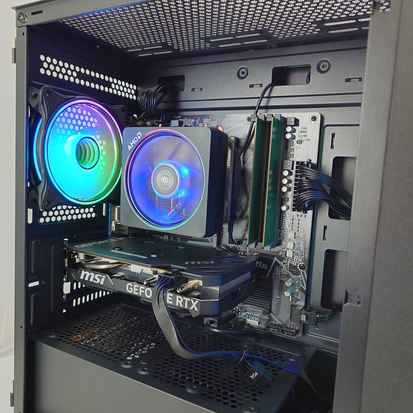 ELECTRO - WAVE  - Ryzen 7 5700X / 16GB RAM / RTX 4060