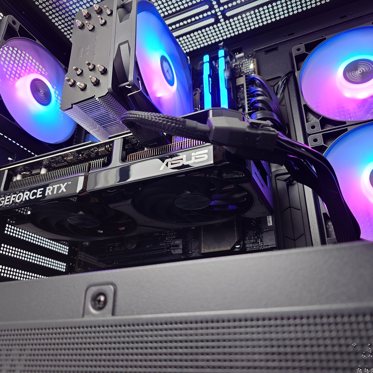 ELECTRO - FLAME R - RYZEN 5 7500F / 16GB RAM / RTX 5070